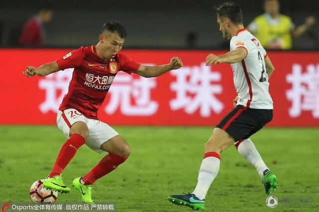 阿莱克斯-加西亚26岁，和赫罗纳合同将在2026年到期，本赛季西甲出场18次，贡献3球4助。
